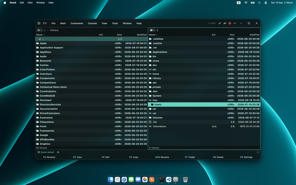 Xverb на macOS: слева папка Library, справа корень диска, на бирюзовом столе